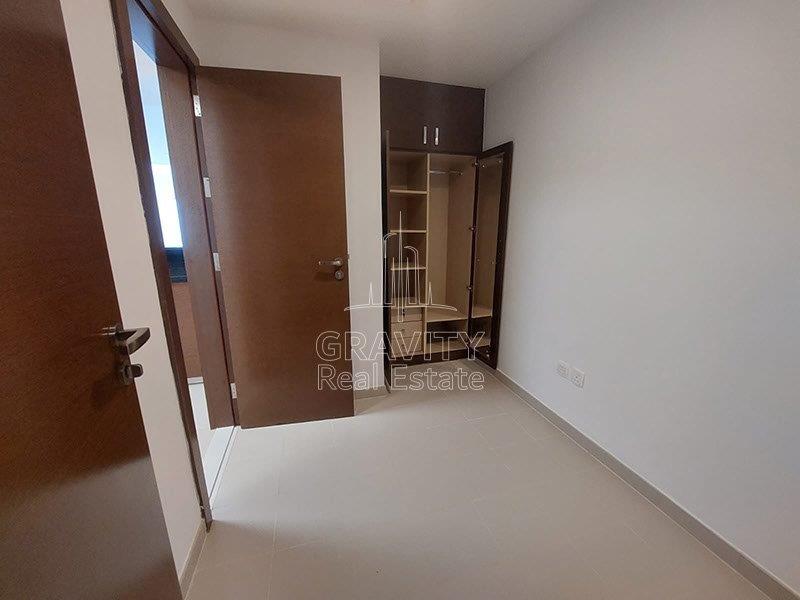 corridor-of-3-bedroom-apartment-in-the-gate-tower-1-with-wardrobe