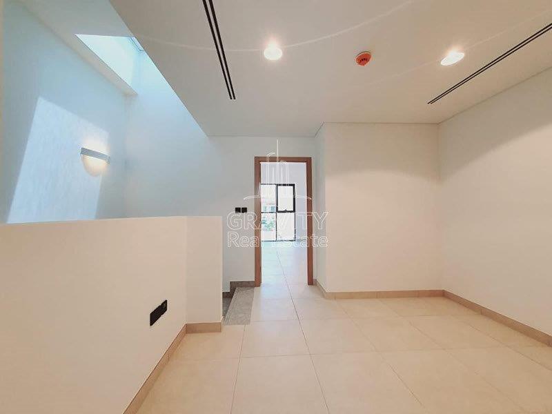 hallway--ina-a-2-bedroom-townhouse-in-bloom-garden-abu-dhabi-for-rent