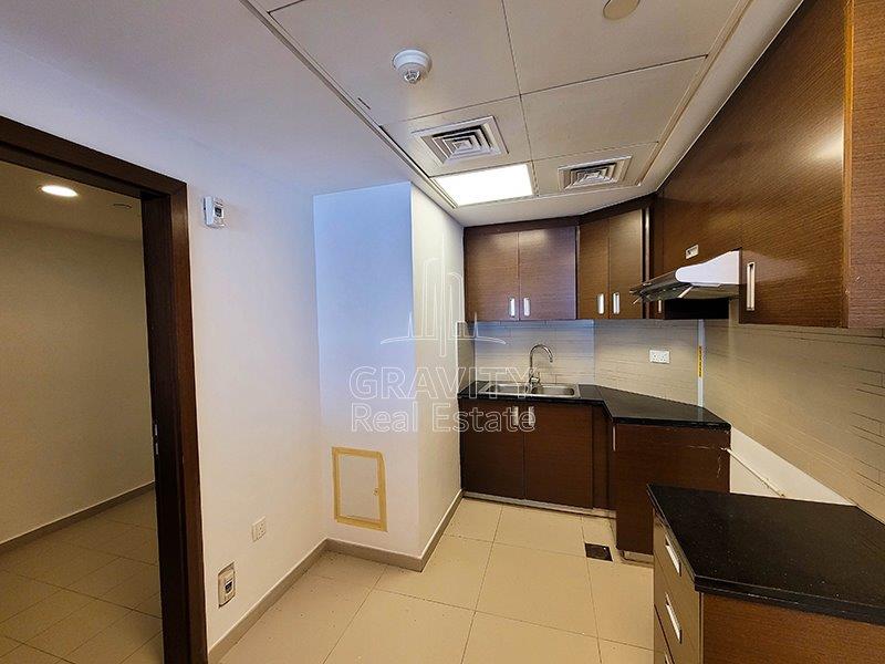 kitchen-of-a-3-bedroom-apartment-in-gate-towers-reem-isalnd-for-sale