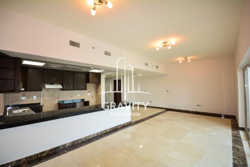 living-area-with-spacious-open-kitchen-in-2-bedroom-townhouse-in-hydra-c4-tower