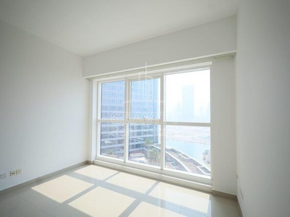 living-room-with-nice-view-in-apartment-in-marina-bay-2-c3