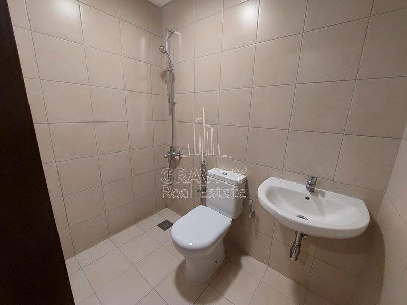 maids-bathroom-in-3-bedroom-apartment-in-the-gate-tower-1