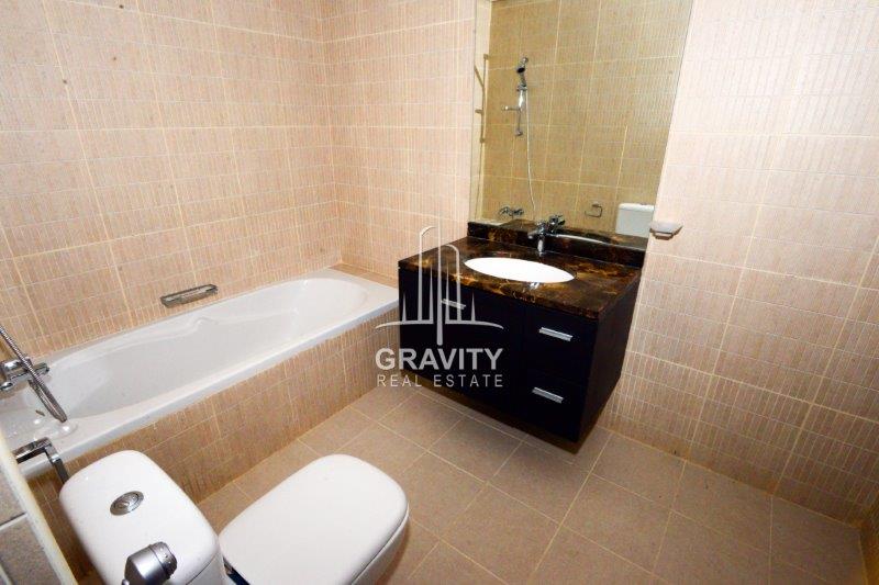 master-bathroom-in-a-2-BR-apartment-for-rent-in-mangrove-place-al-reem-island