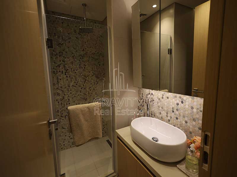 master-bathroom-with-shower-area-in-2-bedroom-apartment-in-mayan-1