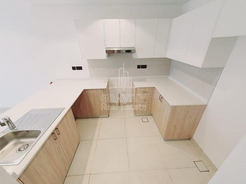 modern-kitche-with-white-counter-top--ina-a-2-bedroom-townhouse-in-bloom-garden-abu-dhabi-for-rent