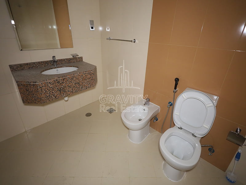 nice-bathroom-of-studio-apartment-in-hydra-tower-c6