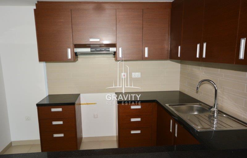 open-kitchen-with-large-cabinets-in-1-bedroom-apartment-in-the-gate-tower-2