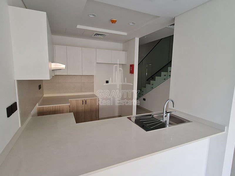 open-kitchen-with-modern-design-equiped-w-white-cup-boards-neat-looking-counter-top-in-aldhay-bloom-garden-3-br-townhouse-for-rent