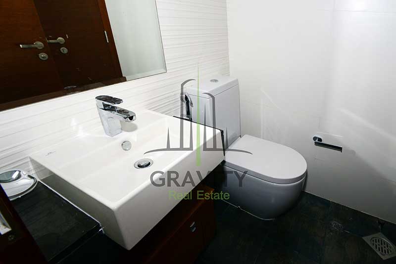 powder-room-of-1-bedroom-apartment-in-gate-tower-3