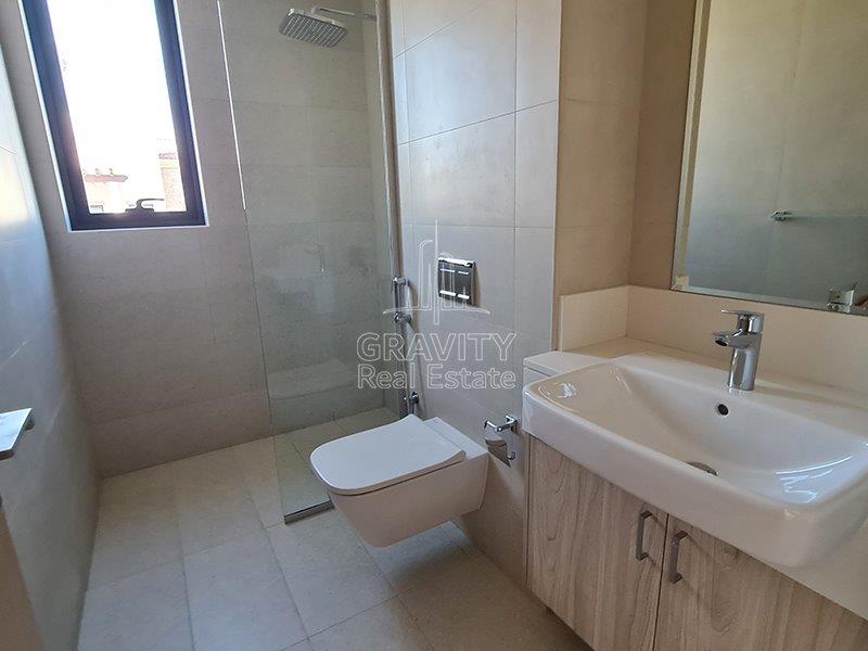 shower-room-in-aldhay-bloom-garden-3-br-townhouse-for-rent