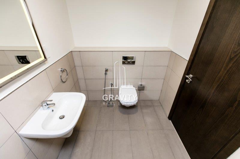 sleek-and-clean-toilet--in-a-2-Bedroom-apartment-in-the-wave-tower-reem-island