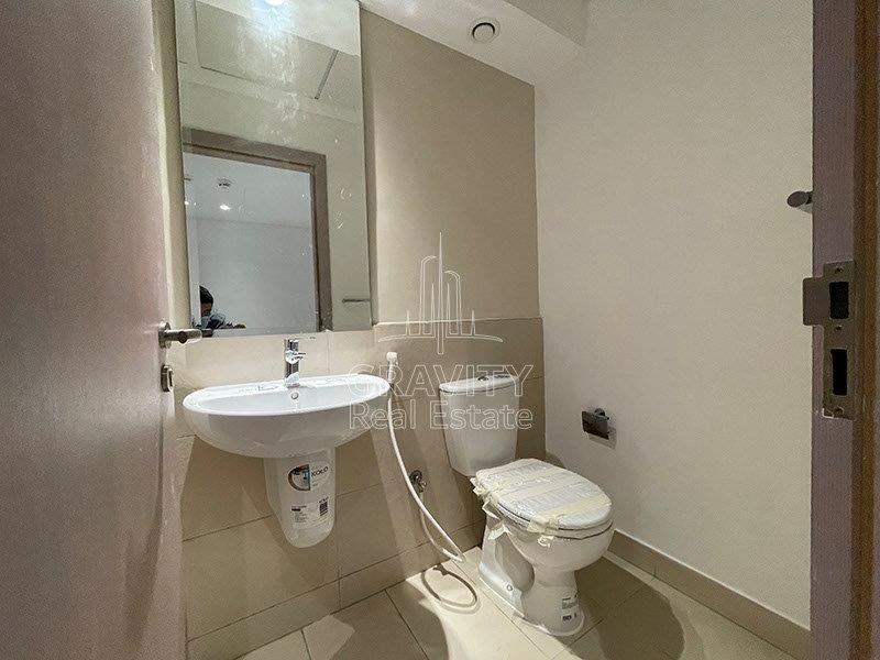 sleek-and-clean-toilet-in-waters-edge-yas-island-abu-dhabi-apartment-for-rent