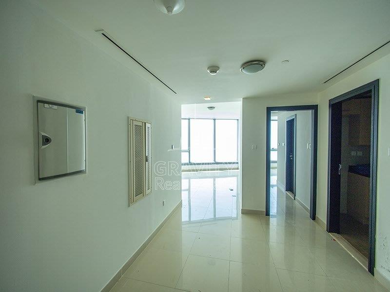 spacious-hallway-on-a-1-bedroom-apartment-in-sky-tower-al-reem-island-for-rent