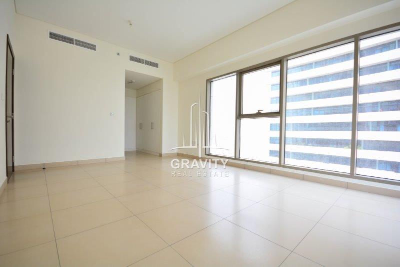 spacious-living-room-wtih-nice-windowed-panels-the-wave-abu-dhabi