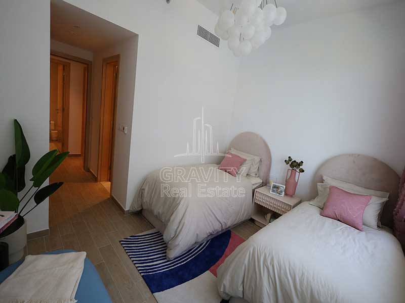 spacious-master-bedroom-in-2-bedroom-apartment-in-mayan-1