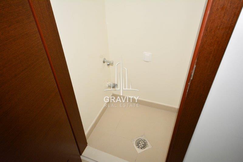 spacious-storeroom-in-1-bedroom-apartment-in-the-gate-tower-2