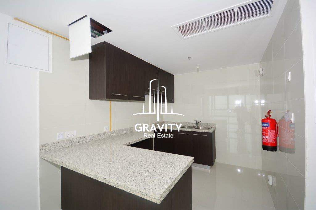 squeaky-clean-open-kitchen-area-horizon-tower-reem-island