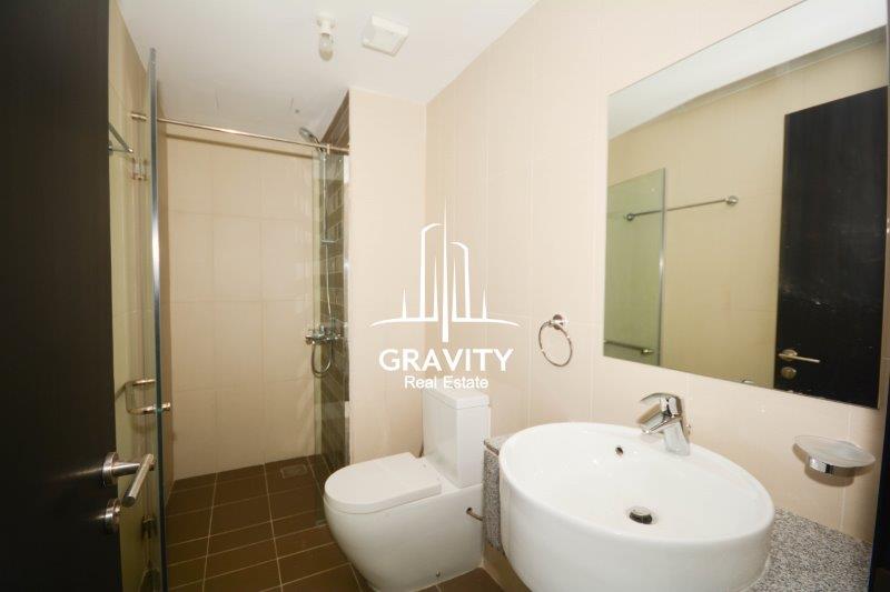 toilet-and-shower--in-a-2-bedroom-apartment-in-horizon-towers-A-for-sale