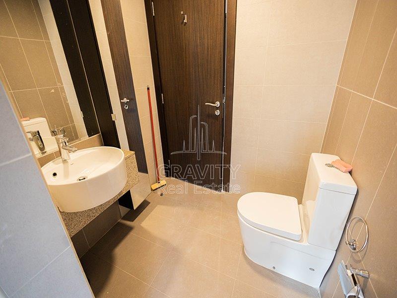 toilet-in-a-3-bedroom-located -in-marina-bay-reem-island-apartments