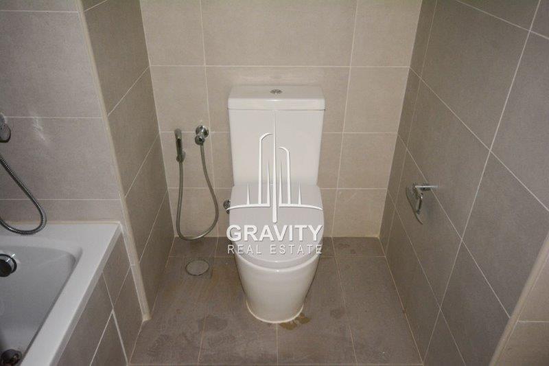 toilet-on-a-1-bedroom-apartment-in-sigma-tower-for-rent