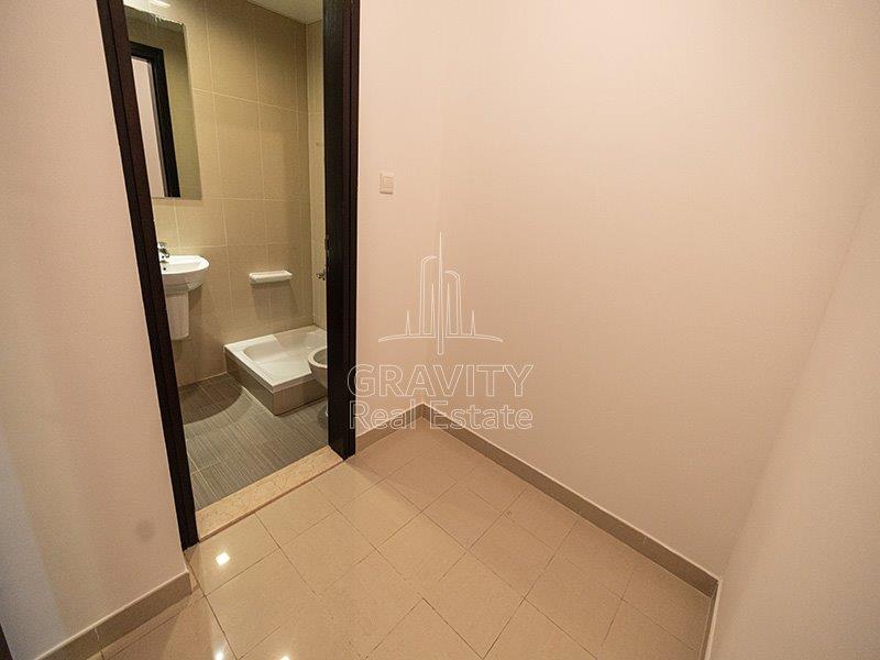 well-maintained-toilet-in-a-2-bedroom-sky-tower-reem-island-apartments-for-rent