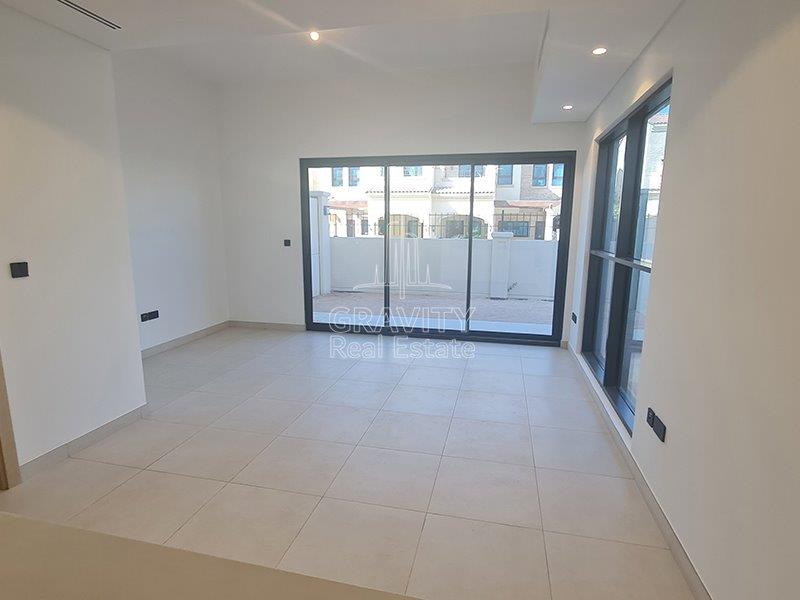 wide-glass-wall-and-door-directed-t0-balcony-in-aldhay-bloom-garden-3-br-townhouse-for-rent