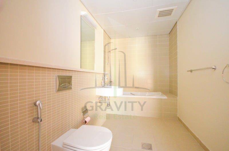 amazing-and-neat-bathroom-of-a-3-bedroom-townhouse-in-al-mariah-community-raha-gardens-for-rent