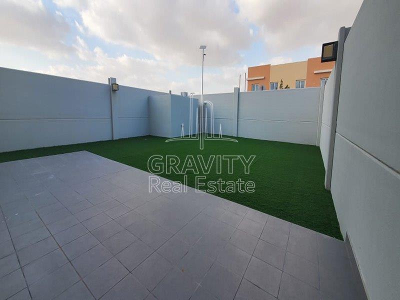 amazing-backyard-with-fake-greenery-of-a-2-bedroom-villa-in-al-reef-2-al-samha-for-sale