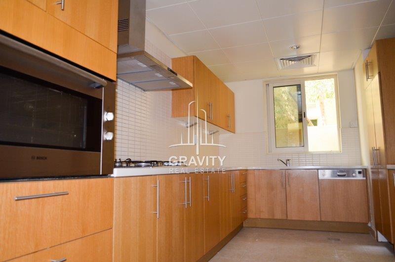 fully-fitted-kitchen-of-a-3-bedroom-villa-in-al-raha-gardens-for-rent