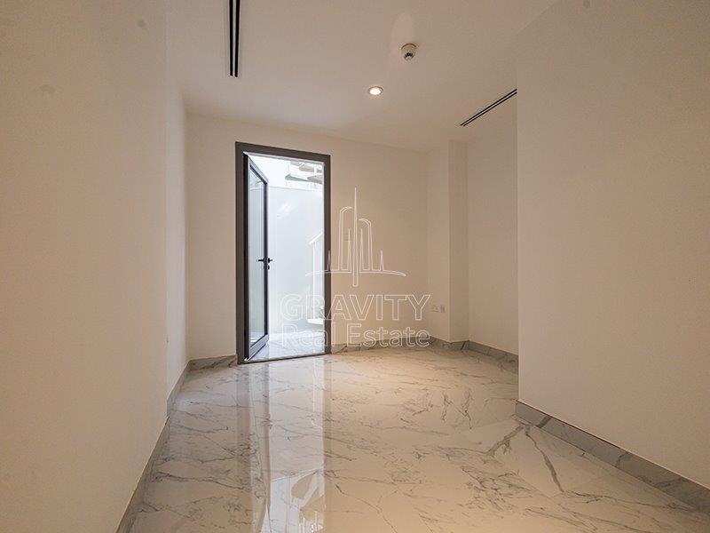 spacious-living-room-area-with-nicely-touched-white-marbles-oasis-1-masdar-city