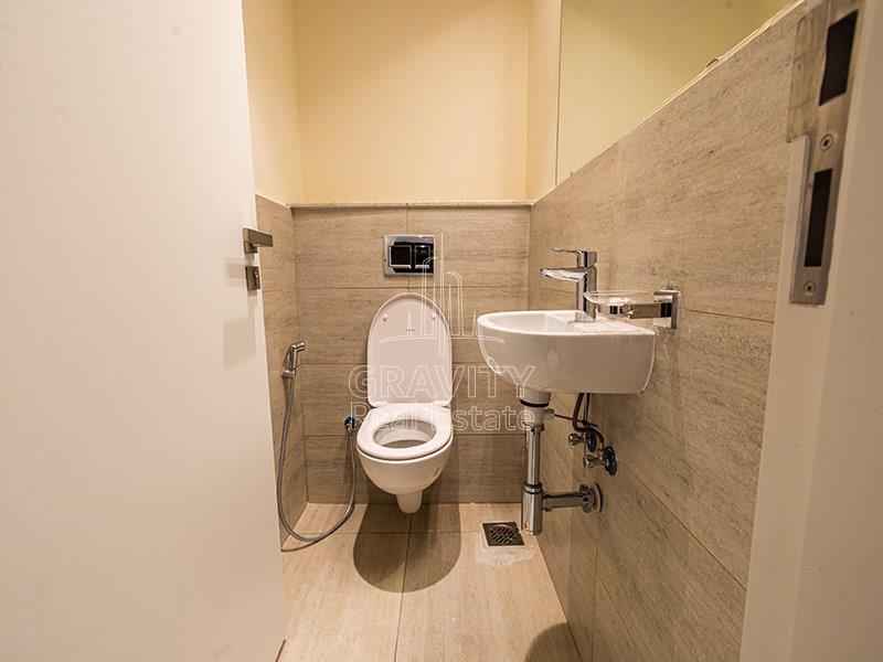 squeaky-clean-toilet-oasis-1-masdar-city