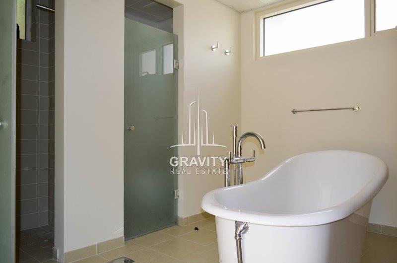 well-maintained-bathroom-w-bathtub-of-a-3-bedroom-villa-in-al-raha-gardens-for-rent