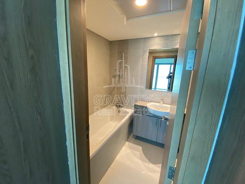 well-maintained-bathroom-w-bathtub-vanity-and sink-of-a-2-bedroom-apartment-in-park-view-saadiyat-for-rent