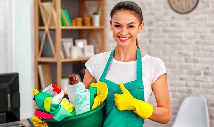 easy-clean-cleaning-services-in-Abu-Dhabi-housemaid-in-green-apron-and-bucket-of-cleaning-deteregent