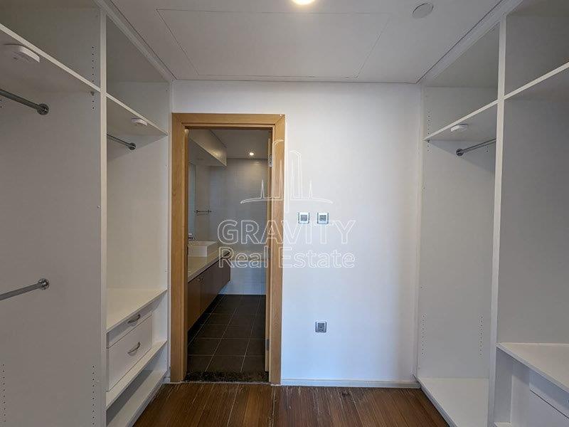 huge-closets-connected-to-the-bathroomof-a-1-bedroom-apartment-in-al-sana-1-al-muneera-al-raha-beach-for-rent