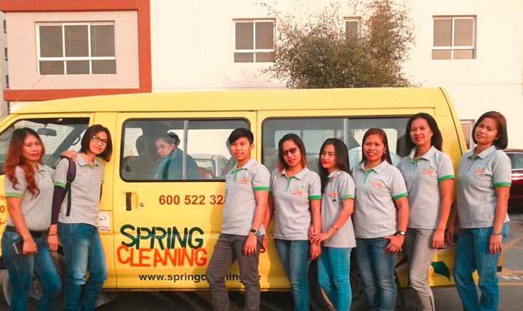 the-spring-cleaning-abu-dhabi-cleaning-companys-team-photo-infront-of-the-company-van