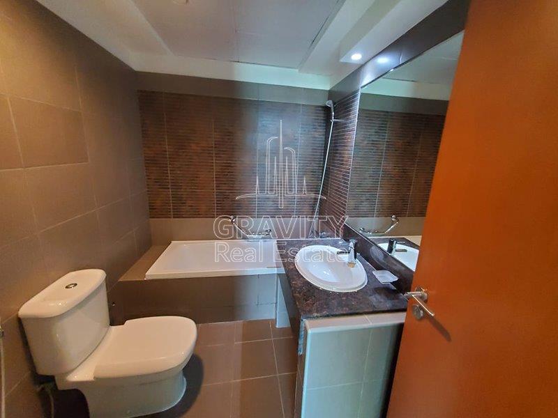 well-maintained-bathroom-of-a-1-bedroom-in-beach-tower-apartments-reem-island