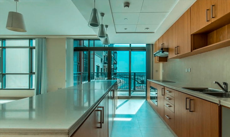 triplex-apartment-in-abu-dhabi-with-spacious-balcony