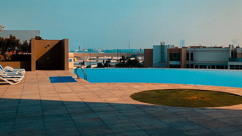 outdoor swimming pool in marina blue tower al reem island