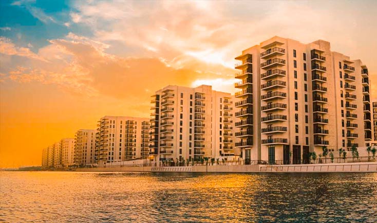 water's-edge-buildings-as-seen-from-canal-during-cloudy-day-in-the-early-evening