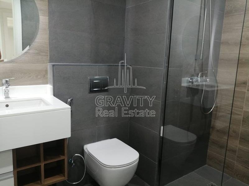 well-mainatained-bathroom-of-3-bedroom-duplex-in-raha-beach-al-beed-terrace-for-rent