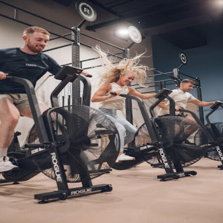 men and woman in the gym using an exercise machine