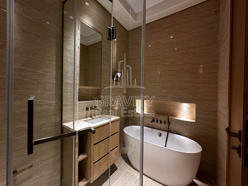 cozy-washroom-with-bathtub-one-reem-island