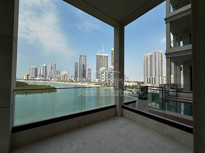 huge-blacony-area-with-view-of-sea-one-reem-island